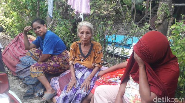 Nenek di Sulsel Hidup di Gubuk Bersama Anaknya yang Gangguan Jiwa