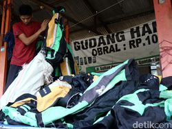 Jelang Bubar, Perlengkapan Uber Diobral