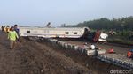 Foto: Evakuasi KA Sancaka yang Tabrakan dengan Truk Trailer
