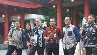 Di tengah kunjungan dinas ke Semarang Jumat kemarin, Menpora Imam Nahrawi beserta jajarannya tidak menyia-nyiakan kesempatan untuk berwisata ke Klenteng Sam Poo Kong yang ikonik (visitjawatengah/Instagram)