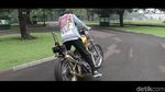 Brum... brum... Begini Gaya Jokowi Geber Chopper Bak Dilan