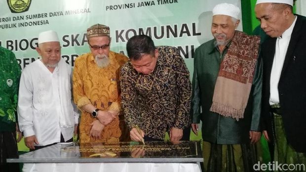 Jonan Masak Telur Ceplok di Peresmian Biogas Komunal Pesantren