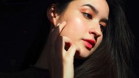 Putri bungsu Titi DJ, Stephanie Poetri terlihat semakin cantik. Ia kini telah genap berusia 17 tahun.  Foto: (instagram stephaniepoetri)