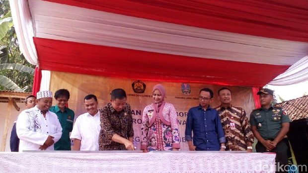 Jonan Resmikan 53 Sumur Bor di Jatim, Berharap Air Bersih Merata