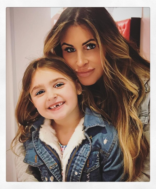 Kini Rachel menjadi janda. Ia tampak menikmati hidup dan perannya menjadi ibu saat ini.  Foto: dok. Instagram