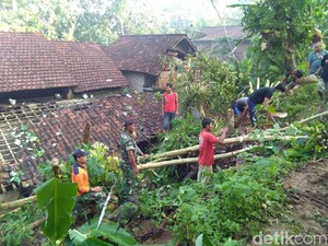 Akibat Longsor di Trenggalek, Satu Rumah Rusak dan Jembatan Retak