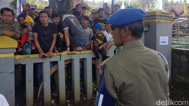 Antusiasme Warga Sukabumi Tunggu Jokowi Sosilisasi Stunting