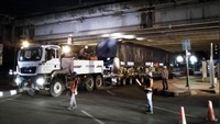 Sebanyak enam gerbong kereta mass rapid transit (MRT) Jakarta dari 12 gerbong yang telah tiba di Indonesia akan diuji coba selama lima minggu pada Agustus 2018. Satu rangkaian kereta tersebut akan menjadi uji coba yang pertama MRT Jakarta. (twitter @mrtjakarta).