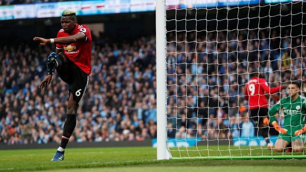 Paul Pogba menecetak sepasang gol saat MU kalahkan Man City 3-2.