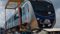 Sebanyak enam gerbong kereta mass rapid transit (MRT) Jakarta dari 12 gerbong yang telah tiba di Indonesia. (twitter @mrtjakarta).