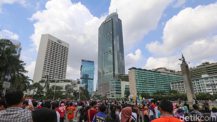 Kehebohan sempat terjadi di acara Car Free Day, Jalan MH Thamrin, Jakpus. Kehebohan dipicu oleh teriakan Menara BCA akan roboh. Namun ternyata kabar itu tak benar. Namun ternyata kabar itu tak benar.