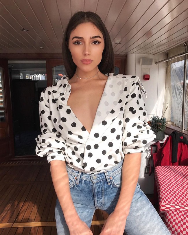 Rahasia wajah kinclongnya yang lain bukan hanya sekadar perawatan mahal. Olivia Culpo juga suka mengonsumsi jus sayur-sayuran yang ditambah jahe agar lebih segar dan menyehatkan. Foto: Dok. Instagram