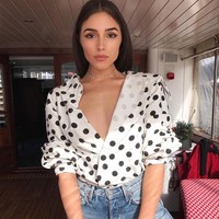 Rahasia wajah kinclongnya yang lain bukan hanya sekadar perawatan mahal. Olivia Culpo juga suka mengonsumsi jus sayur-sayuran yang ditambah jahe agar lebih segar dan menyehatkan. Foto: Dok. Instagram