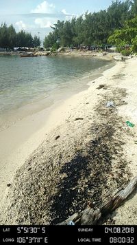 Minyak Misterius Cemari Pulau Pari, dari Kapal atau Kilang?