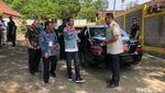 Momen Jokowi Siap-siap Touring Naik Chopper Emas