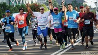 Sandiaga berlari bersama relawan pejuang kanker di Park and Ride Thamrin 10, Jakarta Selatan, Minggu (8/4/2018) pagi.