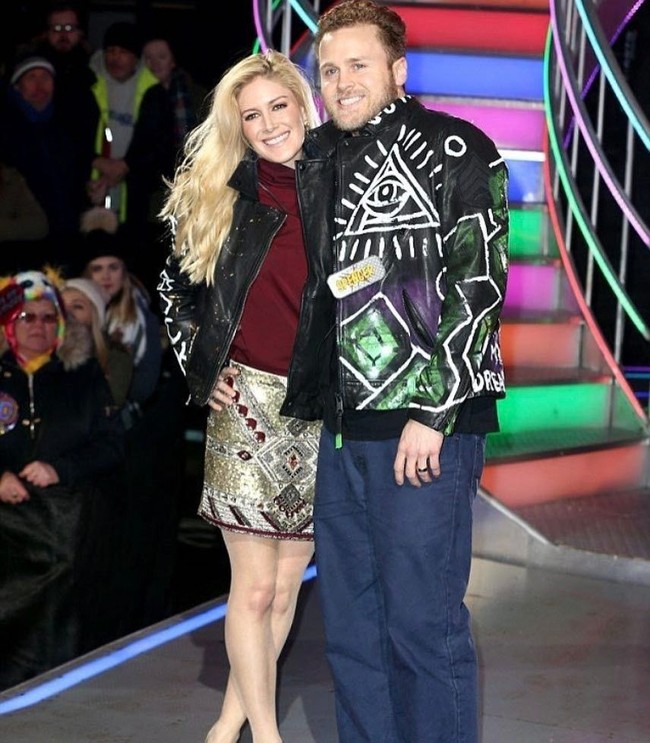 Wanita 31 tahun itu terkenal karena kecanduannya akan operasi plastik. Ia pernah menjalani sedot lemak, pembesaran payudara, operasi hidung dan berbagai jenis prosedur rekonstruksi wajah lainnya.  Foto: dok. Instagram