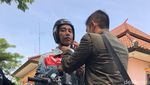 Momen Jokowi Siap-siap Touring Naik Chopper Emas