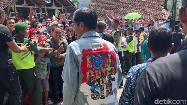 Pembuat Jaket Jokowi: Pro Kontra Sudah Biasa