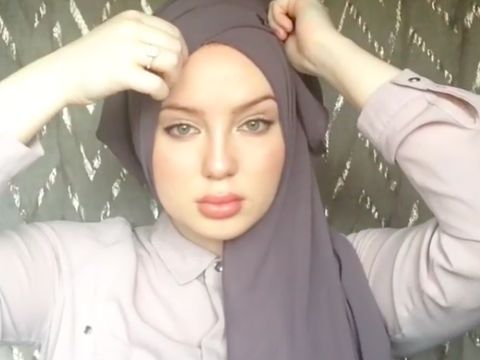 Tutorial Hijab Selendang Ala 'Angelina Jolie'