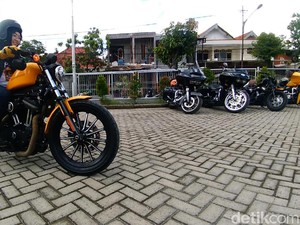 Komunitas Moge Berbagi kepada Anak-anak ODHA di Surabaya