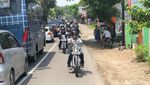 Gaya Jokowi Naik Chopper Emas dan Jadi Captain Touring