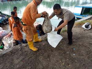 Labfor Teliti Minyak Hitam yang Tumpah di Pulau Pari Kepulauan Seribu