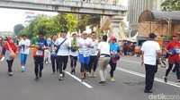 Sandi bersama Atlet nasional Dede Herawati mengajak masyarakat untuk memberikan kepedulian kepada pejuang kanker. Dengan gerakan ini diharapkan masyarakat Jakarta makin sadar dan mulai melakukan deteksi dini kanker.