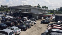 Dalam kesempatan ini, banyak acara seru dan menarik yang digelar untuk loyalis Toyota di Indonesia. Kegiatan yang meramaikan kopdar ini berupa parade komunitas, lomba interaktif lintas komunitas, games seru, donor darah, kontes foto, kontes mobil peserta paling keren, bazar bagasi, serta paket servis kendaraan peserta. Foto: Rangga Rahadiansyah