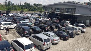 Ratusan Mobil Toyota Serbu Auto2000 Cikarang