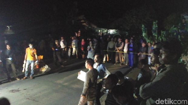 Lokasi olah TKP jadi tontonan warga