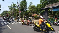 Rombongan skuter 4 tak tersebut tiba di GOR WR Soepratman, Sabtu (7/4/2018) siang.