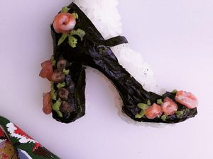 Keren! Begini Jadinya Kalau Sushi Dibentuk Jadi Wajah Johnny Depp dan Sepatu Dolce Gabbana