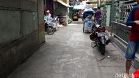 Lokasi di sekitar masjid tampak lengang. Garis polisi di lokasi juga sudah dilepas.
