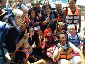 Arumi Bachsin Jadi Duta Wisata Gili Ketapang, Probolinggo