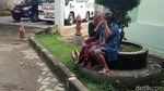 Keluarga Korban Miras Oplosan di Cicalengka Tak Kuasa Menahan Tangis