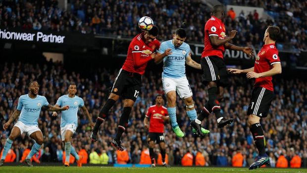 Sergio Aguero sembilan kali cetak gol di derby Manchester.