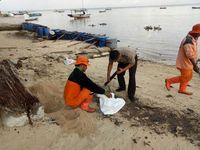 Labfor Teliti Minyak Hitam yang Tumpah di Pulau Pari Kepulauan Seribu
