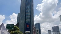 Warga yang sedang berolahraga di Car Free Day (CFD) Bundaran HI sempat panik dan berlarian karena mendengar teriakan Menara BCA.