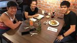 Mengintip Gaya Anthony Tan, CEO Grab Saat Ngopi  dan Makan Fast Food