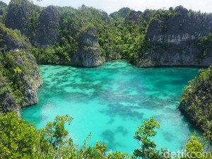 Indah Nian Telaga Bintang Raja Ampat