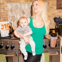 Bintang drama The Hills itu mengaku bahwa kecanduannya terhadap operasi plastik membuatnya hampir meregang nyawa, bahkan sempat mati suri. Pada saat itu, ibu satu anak itu menjalani 10 prosedur operasi plastik sekaligus dalam sehari.  Foto: dok. Instagram