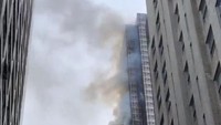 Trump Tower kebakaran lagi. Kali ini, 7 April 2018, seorang pria lansia tewas. Kebakaran ini terjadi pada 8 April 2018 waktu setempat. (Twitter@brightbazaar/via REUTERS)