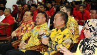 Para peserta rakor menyimak paparan yang disampaikan narasumber.