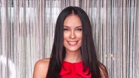47 is just a number. Agaknya istilah tersebut tepat disematkan pada Sophia Latjuba. Di usianya yang hampir menginjak 50 tahun, ia tetap terlihat awet muda.  Foto: (instagram Sophia Latjuba)