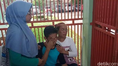 Keluarga Korban Miras Oplosan di Cicalengka Tak Kuasa Menahan Tangis