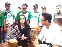 Arumi Bachsin Jadi Duta Wisata Gili Ketapang, Probolinggo