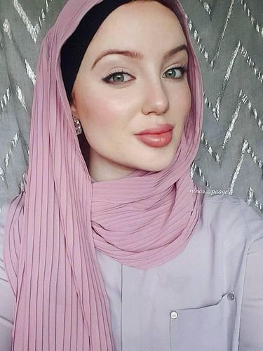 Tutorial Hijab Selendang Ala 'Angelina Jolie'