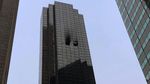 Foto: Asap Membubung dari Trump Tower yang Kebakaran