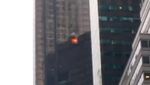 Foto: Asap Membubung dari Trump Tower yang Kebakaran